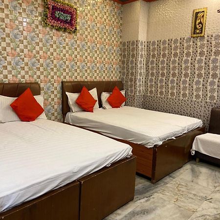 אגרה Hotel Rashmi מראה חיצוני תמונה