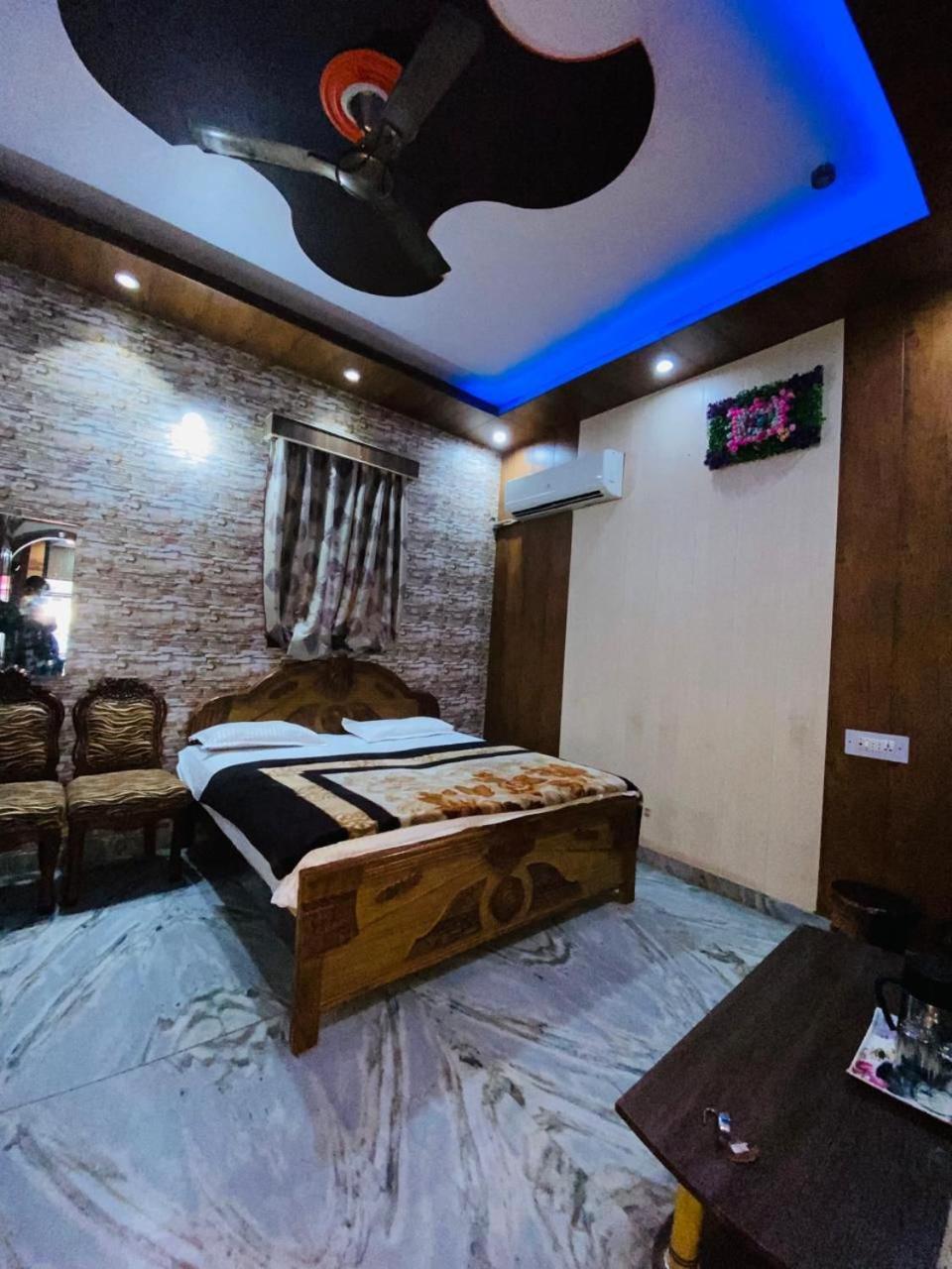 אגרה Hotel Rashmi מראה חיצוני תמונה