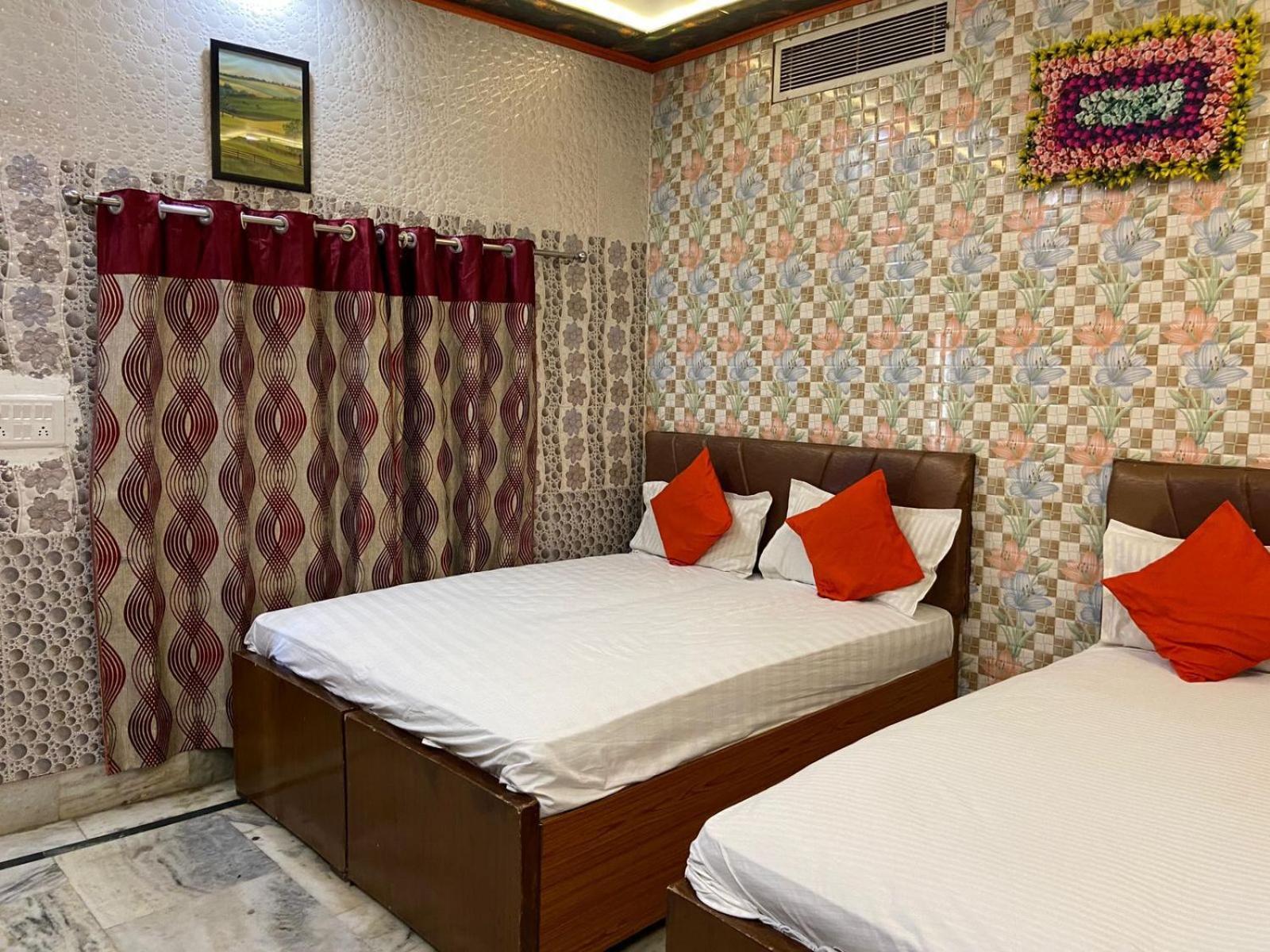 אגרה Hotel Rashmi מראה חיצוני תמונה