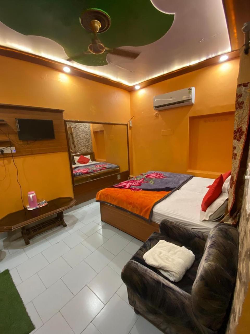 אגרה Hotel Rashmi מראה חיצוני תמונה