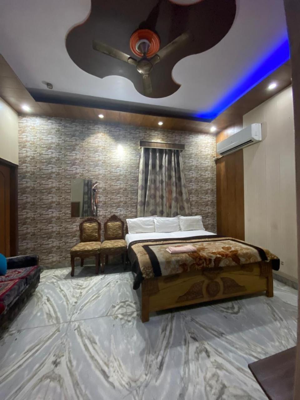 אגרה Hotel Rashmi מראה חיצוני תמונה