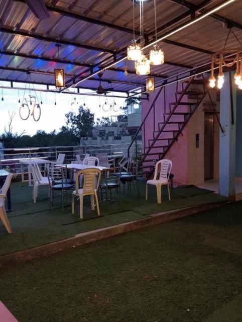 אגרה Hotel Rashmi מראה חיצוני תמונה