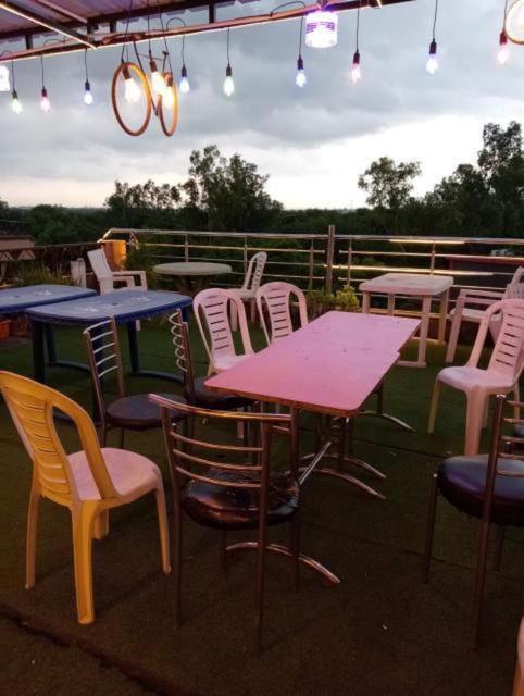 אגרה Hotel Rashmi מראה חיצוני תמונה