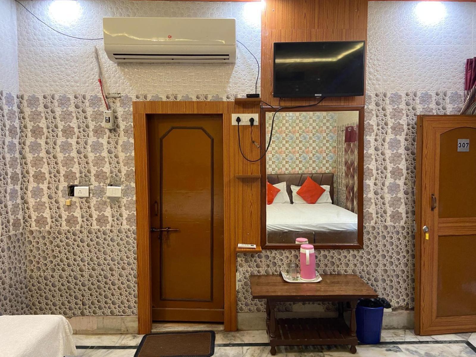 אגרה Hotel Rashmi מראה חיצוני תמונה