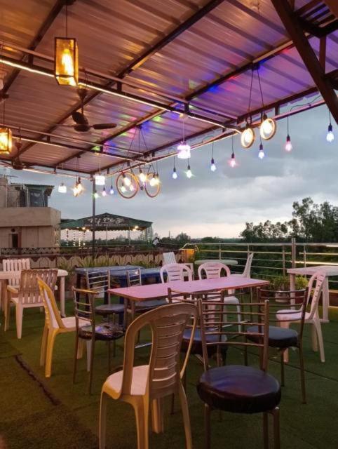 אגרה Hotel Rashmi מראה חיצוני תמונה
