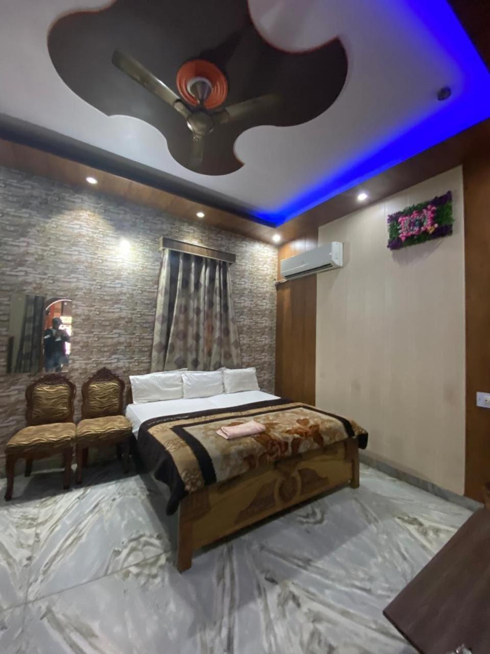 אגרה Hotel Rashmi מראה חיצוני תמונה