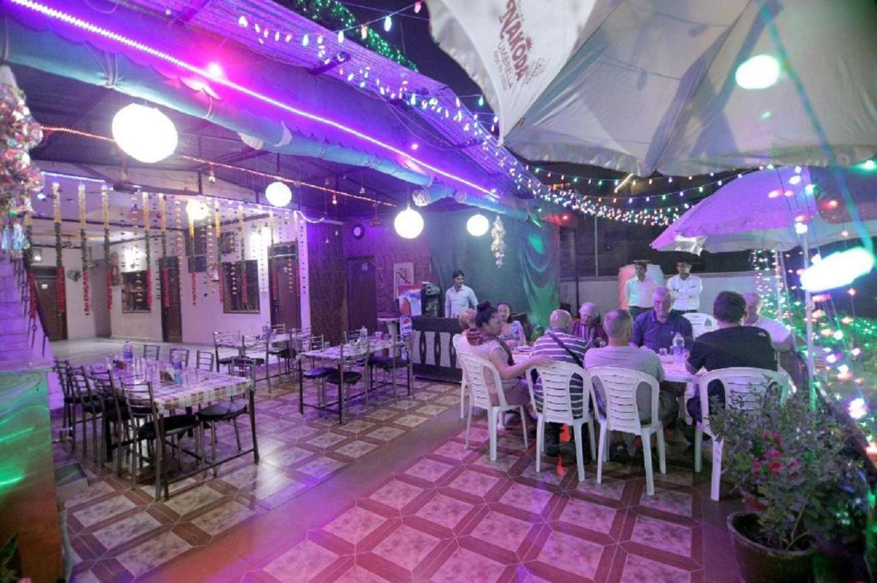 אגרה Hotel Rashmi מראה חיצוני תמונה